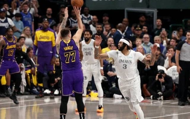 レイカーズがマブスを下してプレーオフ進出確定…古巣初凱旋のドンチッチが大暴れ、八村塁も15得点の活躍