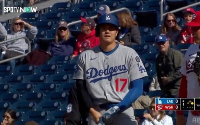 大谷翔平、爆速ヒットであっさり“新記録達成”の瞬間…塁上で新ポーズ披露には現地カメラも“ドアップ対応”「デコルテポーズきた！」