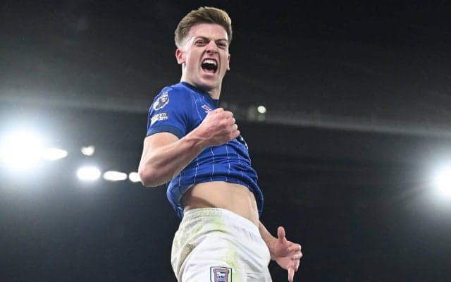 ビッグクラブ注目の22歳FWに元イングランド代表FWがアドバイス、「現状は非常にネガティブ」と語るクラブへの移籍を勧めず