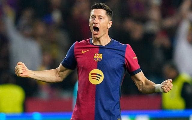 古巣ドルトムント相手にも2ゴール、レヴァンドフスキがCLで偉業達成！ 3チームでシーズン2桁ゴール達成、さらにC・ロナウド超えも