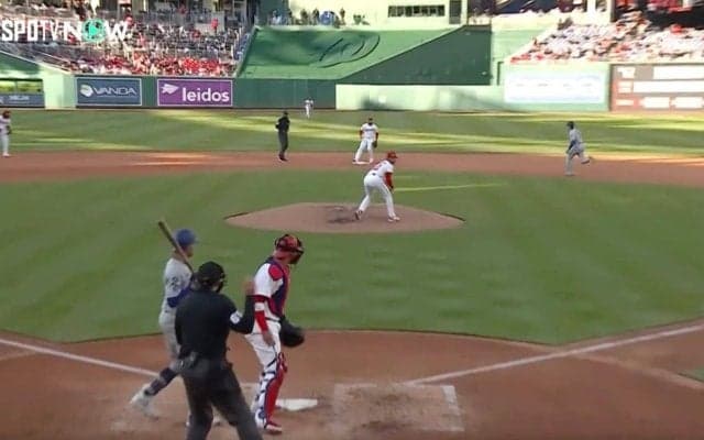 何やってんの…！？ 大谷翔平の爆速盗塁に“捕手ドン引き”「隙ありすぎ」 モーション盗まれる→あっさり二塁到達「完璧だな」「速すぎ」