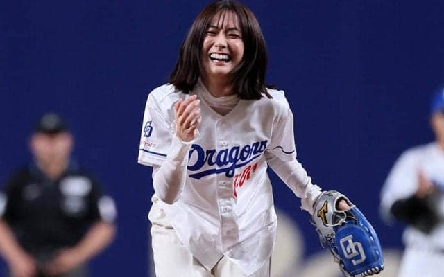 美女降臨で「みんなデレデレやん」　大役の舞台裏公開…“素顔”に悶絶「めちゃ可愛い」