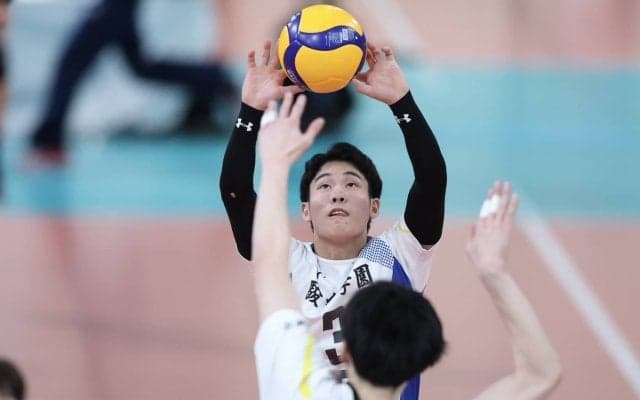 三宅綜大に芽生えた向上心 「関田さんがA代表で正セッターをしている以上、身長のせいにしたくない」【駿台学園高全国三冠メンバー、次の舞台へ】