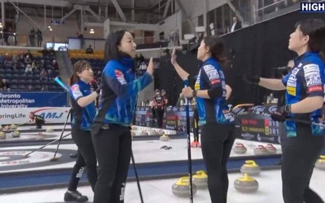 ロコ・ソラーレ、世界ランク2位のスイスに敗れ1勝3敗に…藤澤が再び“神ショット”みせるも連勝ならず 吉田知那美「投げ方をイチから変えている、我慢」