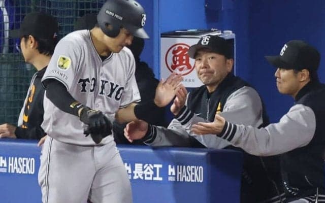 阿部慎之助監督が決断した門脇のスタメン落ち　泉口友汰の“一発”回答は打線活性化の特効薬になるか