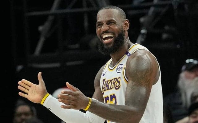 レブロン・ジェームズが“バービー人形”に…男性アスリート史上初のコラボ