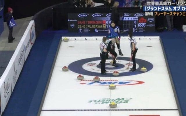 「これは…」ロコ・ソラーレの試合で生まれた“神ショット”がすごすぎた…ミリ単位の隙間を貫く超絶コントロールに解説も脱帽