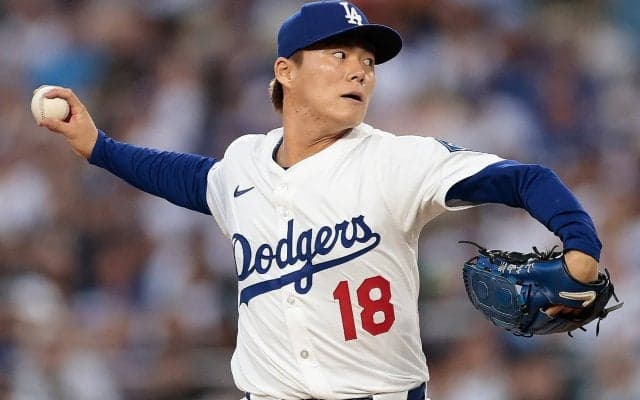 山本由伸、圧巻の6回9K無失点で奪三振王に浮上！今季2勝目に迫る 降板後に先制してベンチを乗り出し歓喜