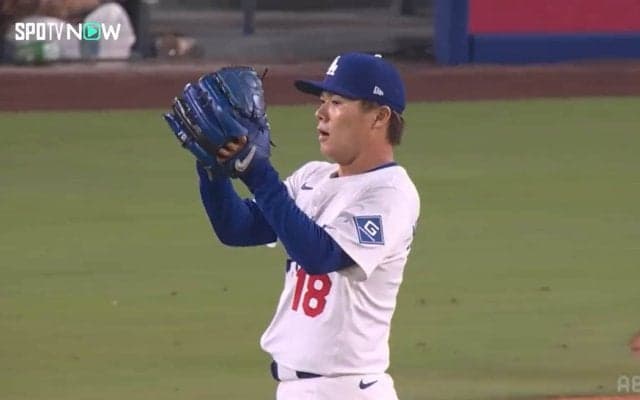 ヨシノブ任せろ！一回転＆ジャンピングスローの好プレーに山本由伸も拍手！ファンも絶賛「エドマンうめーな」「俺たちのエドマン」