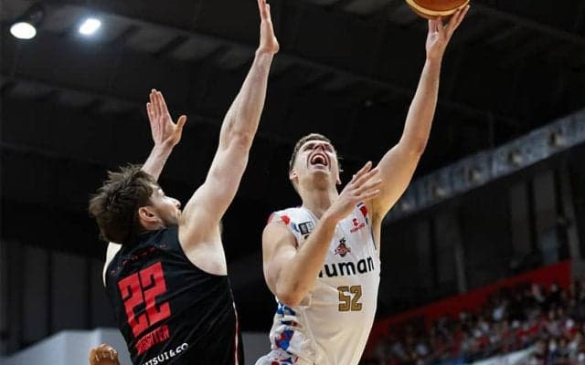 最終Qで勢いをつかんだ大阪が敵地でA東京に逆転勝利…司令塔の鈴木達也が要所で得点重ねる