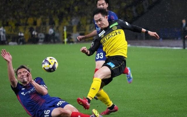 4試合｢負けなし｣柏と6試合｢勝ちなし｣東京の一戦は後半ATの｢劇的ゴール｣でドロー、勝利を逃した原因として名前の挙がった｢意外な人物｣