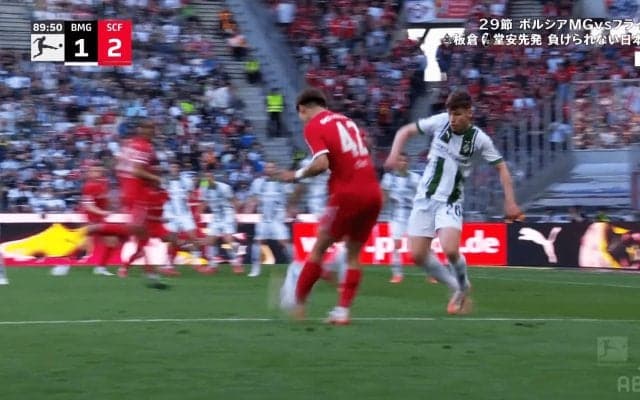 スタジアム大熱狂！ 堂安律、“絶品すぎるクロス”で決勝弾アシスト！「えぐいって」「思わず声出たわ」「完璧や」板倉滉の頭上を越える“黄金の左”炸裂の決定的瞬間