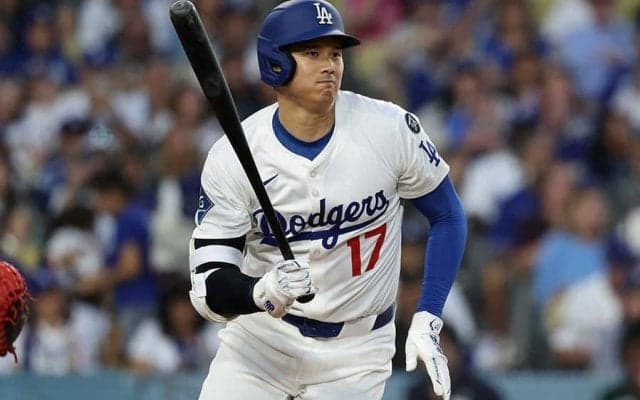 大谷翔平、バット折り2試合ぶり安打　デコルテポーズも披露…いきなり本拠地沸かせる