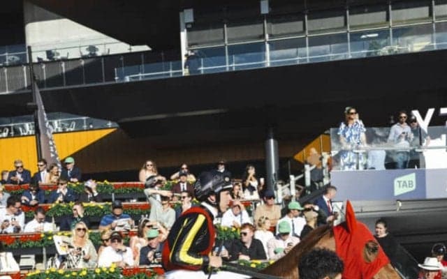 【豪クイーンエリザベスS】レーン「リズム良くは運べましたが…」ジオグリフは13着