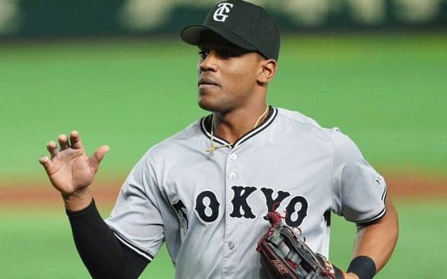 巨人ヘルナンデス、まさかの後逸　同点の場面で痛恨…小園が激走→生還で2点献上