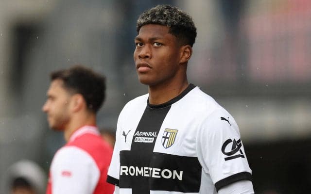 2年越しに加入も？ 鈴木彩艶にユナイテッドが関心…移籍金75億円と見られる中でミス目立つGKオナナに代わるか