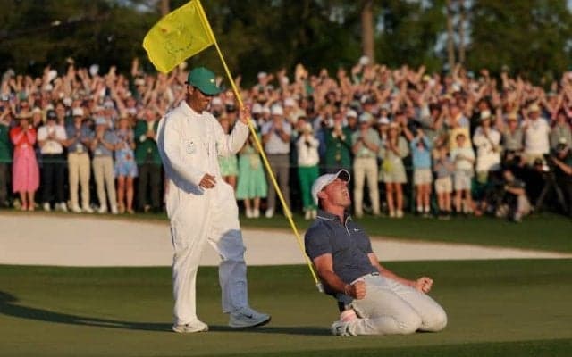 マキロイ、涙のグリーンジャケット　マスターズ優勝でウッズ以来史上6人目のグランドスラム達成