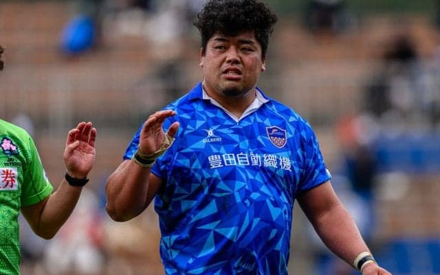 刺激し合う先輩と後輩。ライバルでもある二人は肩と肩で語り合った