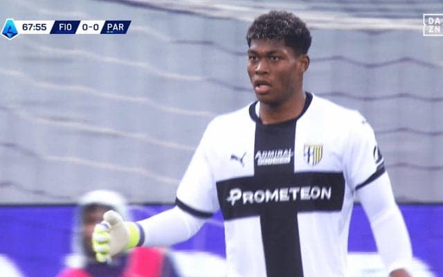 驚愕！ 鈴木彩艶の“低弾道レーザービーム”が「えぐい」「エデルソンみたい」「惚れ惚れする」50mピンポイント・フィードにファン騒然