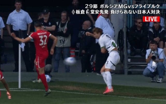 えっ、誰？ 板倉滉の前で“意外な人物”が絶叫！「コーナーキックや！」際どい判定シーンの不満そうな表情とジェスチャーが話題