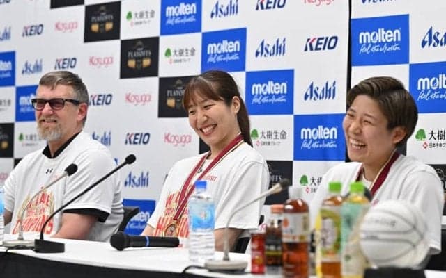 Wリーグ2連覇を達成した富士通のテーブスHCとベスト5にも選ばれた主将の宮澤がゲーム5を振り返る