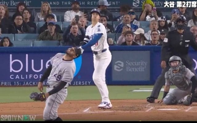 どうした…？ 大谷翔平、弾丸5号で“投手に異変”「そらビビる」「飛んだw」 打った瞬間に体勢がスゴいことになる「笑ってるやん」