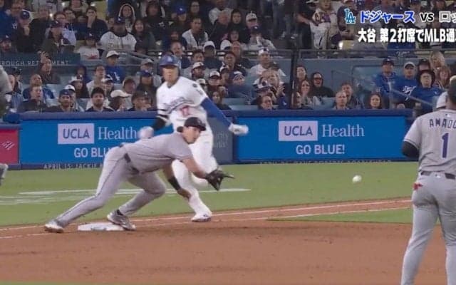 何が起きた…？ 大谷翔平の“爆足”でまさかの展開「意味わからん」 捕っても“無理”… 全力疾走で内野安打「いくらなんでも速すぎ」