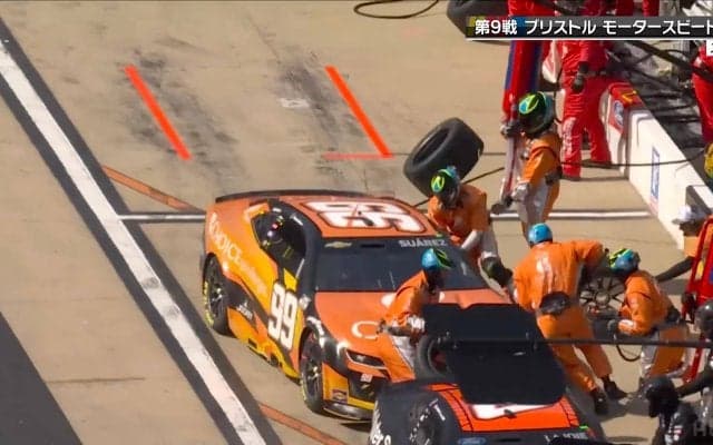 衝撃！レース中にタイヤが…あわやピットクルーに直撃の戦慄シーン 「よく怪我しなかった」X騒然