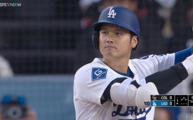 振らされた…？大谷翔平、まさかの3球三振に“むすー” 不満げな表情を浮かべた瞬間「ぷんぷーん」「なんか顔違う」