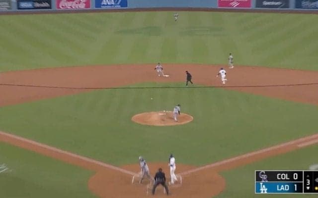 なんで…！？ 大谷翔平、とんでもないスピードで“衝撃の光景”「楽勝やん」「余裕」 完璧すぎる“爆速盗塁”にファン騒然「普通に走ってるw」