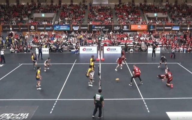男子バレー、現役最後の試合で衝撃落下のサービスエース 28歳アウトサイドヒッターの“ラストダンス”に反響