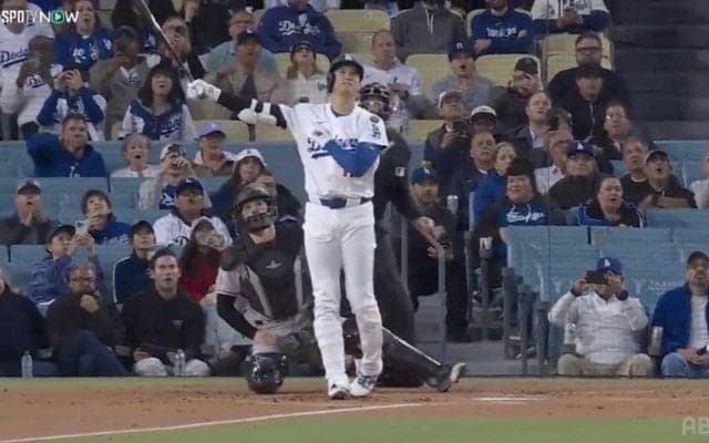 大谷翔平、“軽く振って”特大6号ホームランの衝撃…驚愕の136メートル弾に賛辞続々「飛びすぎだろ」「あのスイングでスタンドまで」