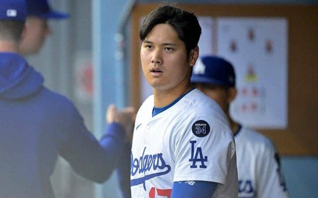 HR直後の大谷翔平に「危ない！」　右肩に打球…放送席ヒヤリ「着席禁止エリアにして」