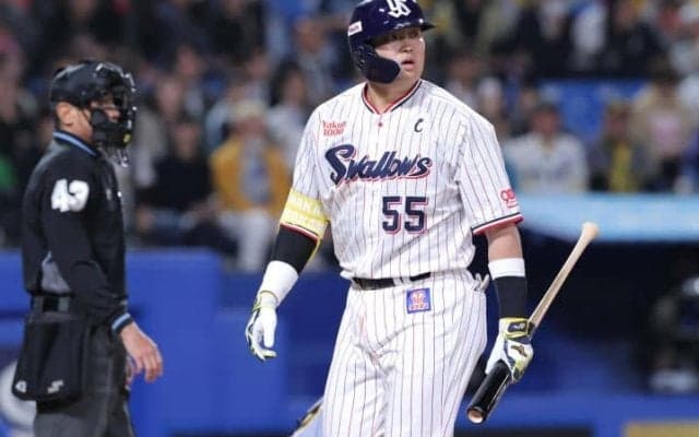 【ヤクルト】髙津臣吾監督「再発ですね」村上宗隆が9回好機で緊急交代　上半身のコンディション不良から1軍復帰で今季初安打も