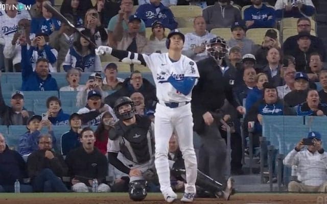 球場騒然！ 大谷翔平、特大アーチ直後に“予想外の動き”「ヤバいw」「カッコよすぎる」“確信停止”リアクションにファン大歓喜