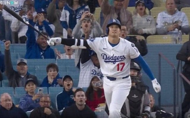 どうした…！？ 大谷翔平、特大アーチに“観客ショック”「ビビってるw」「すげえな」 凄まじい“打球音”にドン引き「破裂した？」