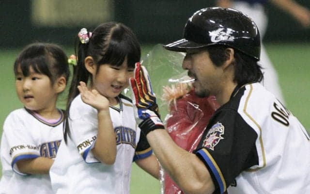 「ガッツ」小笠原道大の娘が明かす父の素顔　巨人移籍でヒゲを剃った時や劇的サヨナラホームランの瞬間も語った