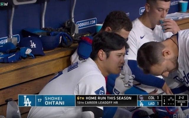 何を話してる…？ 大谷翔平が特大アーチ後に“作戦会議”「良いチーム」「今年も強い」 中継カメラがとらえたレアシーン