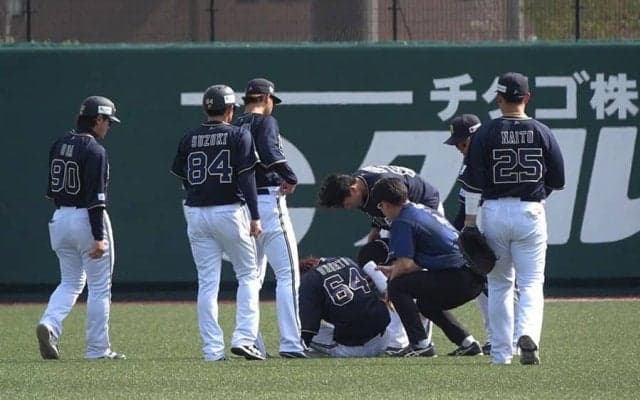 オリ大里、守備で交錯→緊急交代　担架で運ばれ場内騒然…茶野の手が顔面に直撃