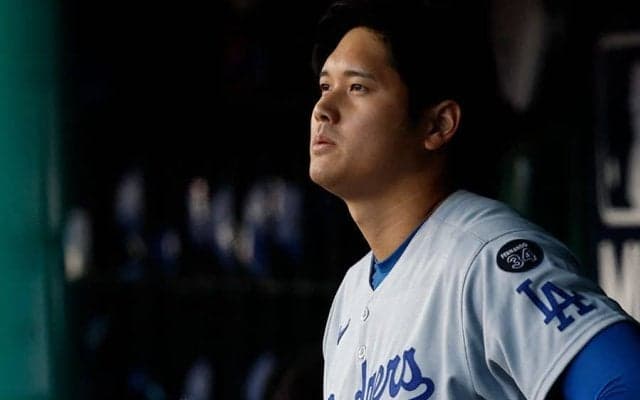 大谷翔平の真横で起きた“珍事”　米メディアが注目した同僚に爆笑「なぜ捕手が」