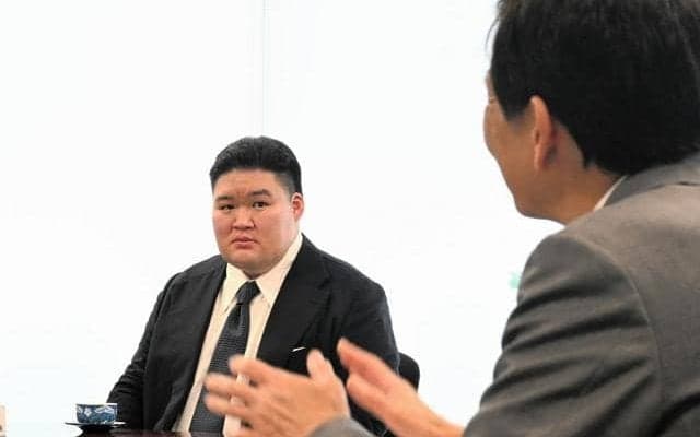 大相撲青森場所のPRで武隈親方が青森市長訪問