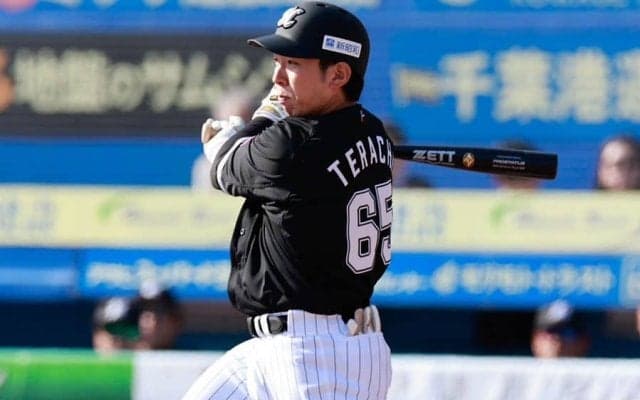 ロッテ逸材は「本当に19歳？」　天才的内角捌き…プロ1号→即2号に「すごいやつ出てきた」