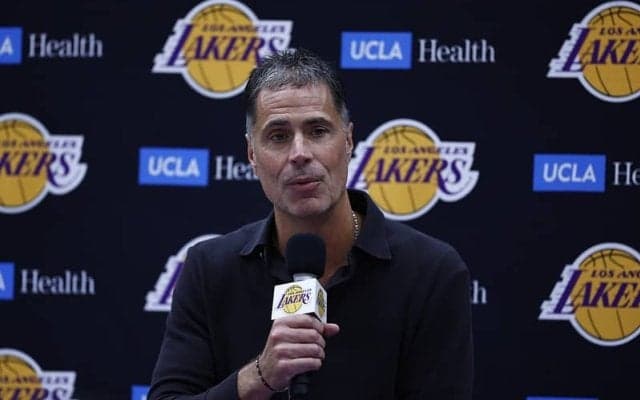 ウェスト3位でレギュラーシーズンを終えたレイカーズがロブ・ペリンカGMと延長契約