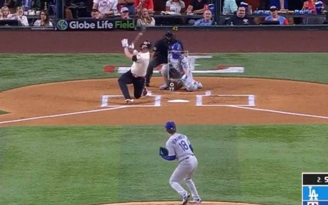 球場騒然！ 山本由伸に“打者ドン引き”「意味わからん」 縦に大きく曲がる“魔球”→マン振りして崩れ落ちる 「消えた？」「ヨーヨー！」