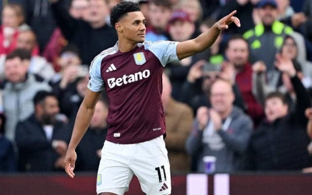 ニューカッスルとの上位対決で電光石火弾のワトキンス、快勝劇に貢献もエメリ監督の起用法に不満爆発