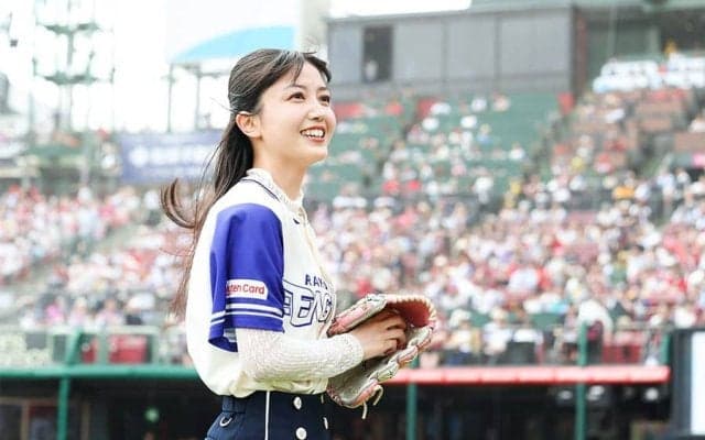 “楽天ガチ勢”久保史緒里さんが5回目の始球式　ノーバンならずも…豪快一投にどよめき