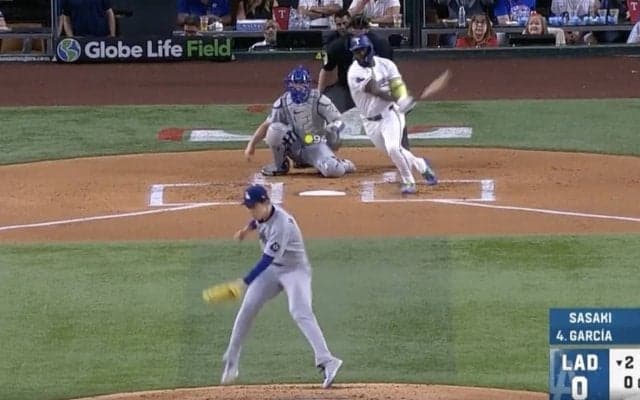 何が起きた…？ 佐々木朗希に“まさかの光景”「またかよ！」「すげえ…」 強烈なピッチャー返し→エドマンが2試合連続“超ファインプレー”