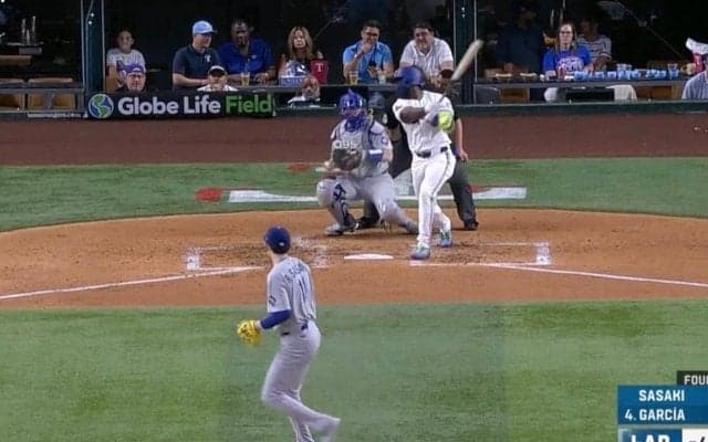 球場騒然！ 佐々木朗希に“打者ビックリ”「速っ！」「やっと出た」 “外角高めのストレート”での空振り三振にファン歓喜「もっとスピード上がりそう」