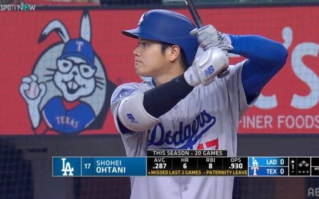 “父親リスト”から即復帰の大谷翔平、相手キャッチャーとの“ほっこり”やり取りが話題…カメラが捉えた「一瞬の表情」