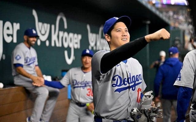大谷翔平が見せた“パパの顔”　「おめでとう」に和らいだ瞬間…同僚が作った列